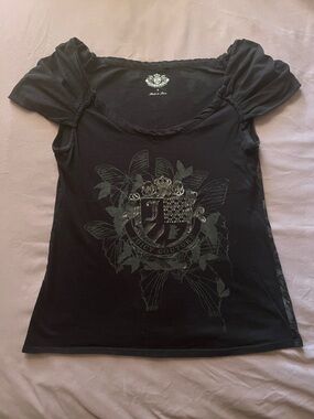 Juicy Couture Black Scoop-Neck Short Sleeve Tee with Crest Graphic